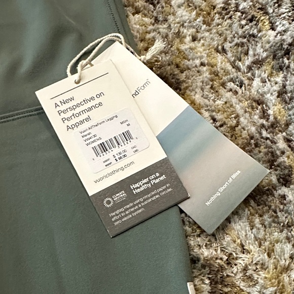 Vuori AllTheForm Legging in Marsh Green NWT - Picture 2 of 5